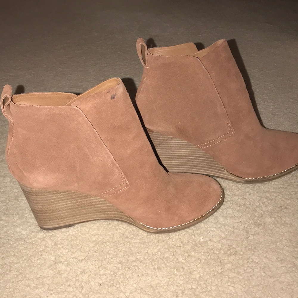 Lucky chestnut booties. Size 7.5. Gently worn.